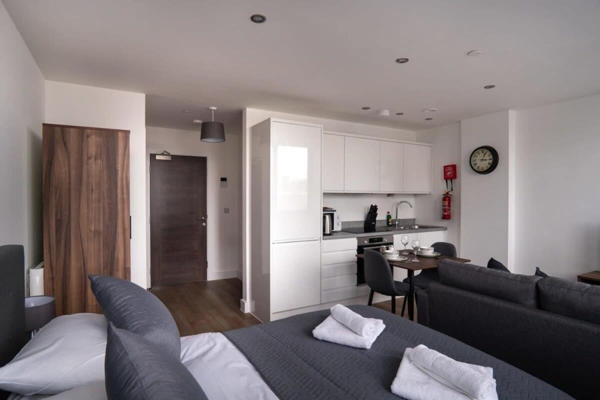 Stay Zeni, Alexandra Rise Manchester Chic Studio Экстерьер фото