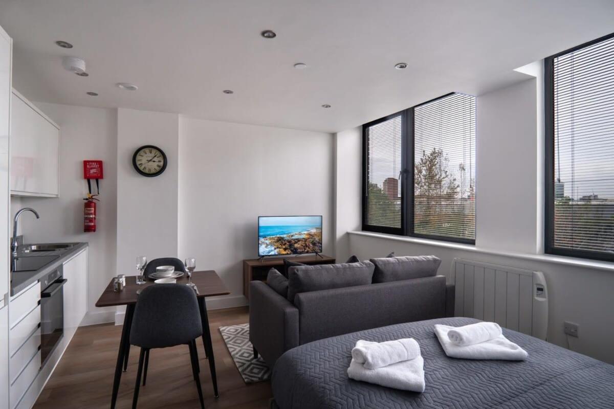 Stay Zeni, Alexandra Rise Manchester Chic Studio Экстерьер фото